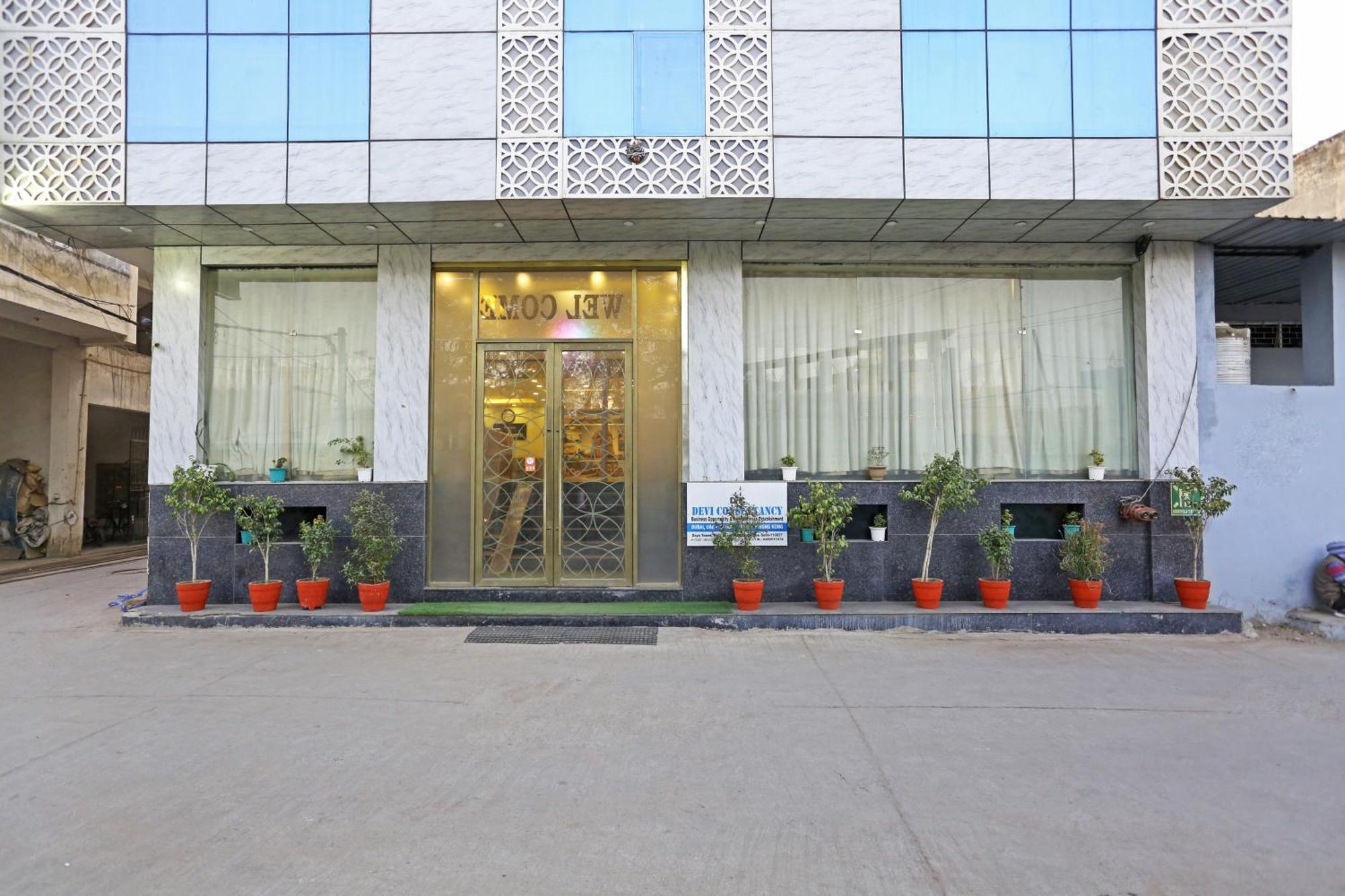 Hotel D'Capitol - Delhi Airport Ню Делхи Екстериор снимка